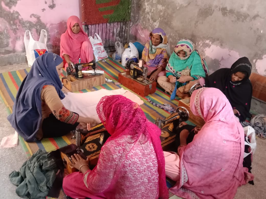 A group of women sitting on the floor

Description automatically generated with low confidence